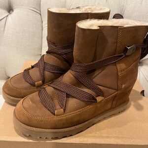 Ugg classic femme lace up